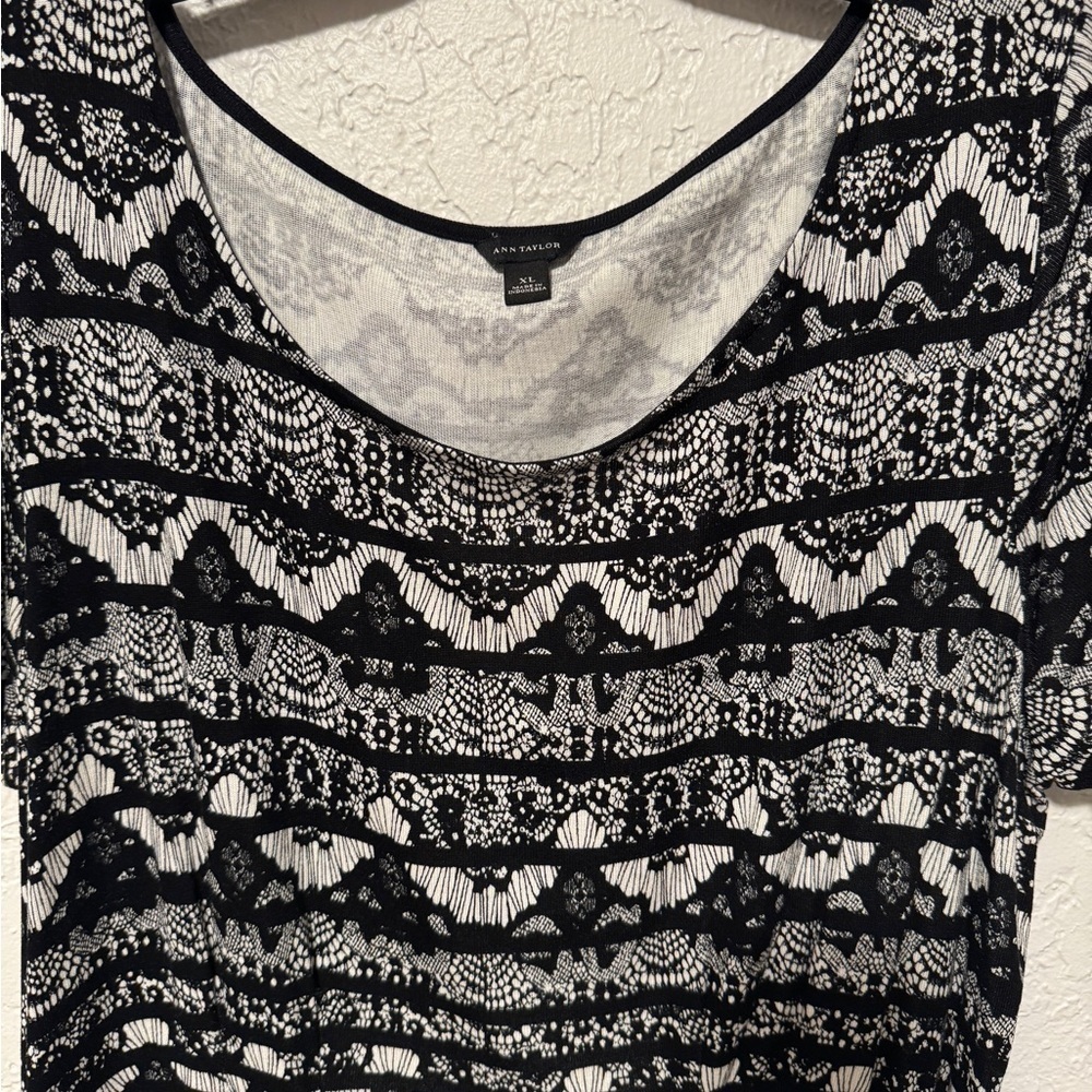 Ann Taylor Black and White Knit Top - Picture 4 of 10